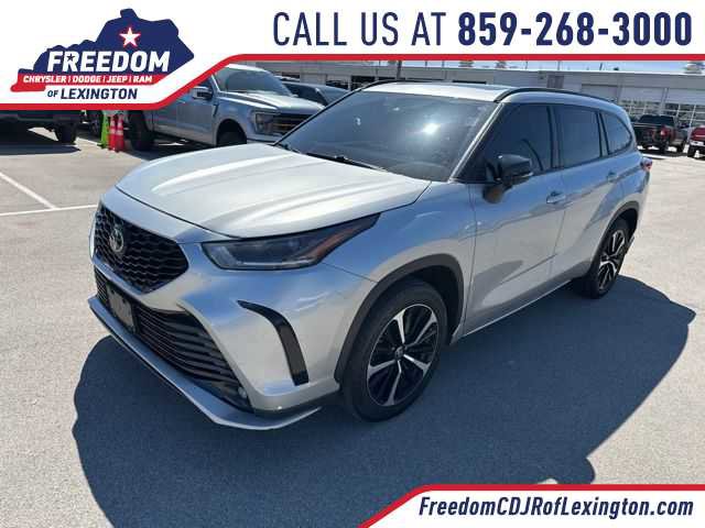 Used 2021 Toyota Highlander XSE image 1