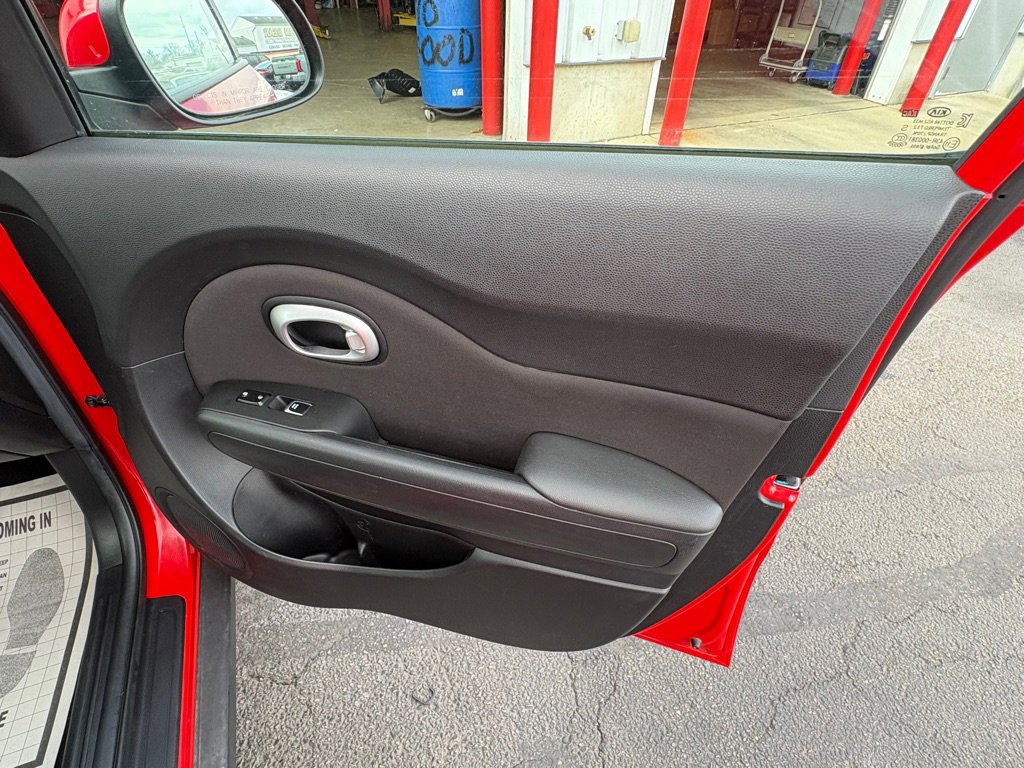 Used 2019 Kia Soul + image 17