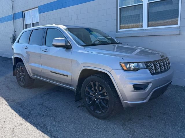 Used 2021 Jeep Grand Cherokee Laredo X AWD/4WD image 3