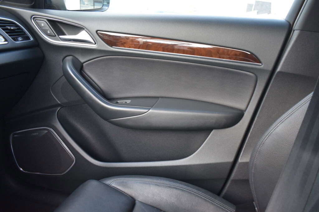 Used 2017 Audi Q3 2.0T Prestige w/ Prestige Package image 25