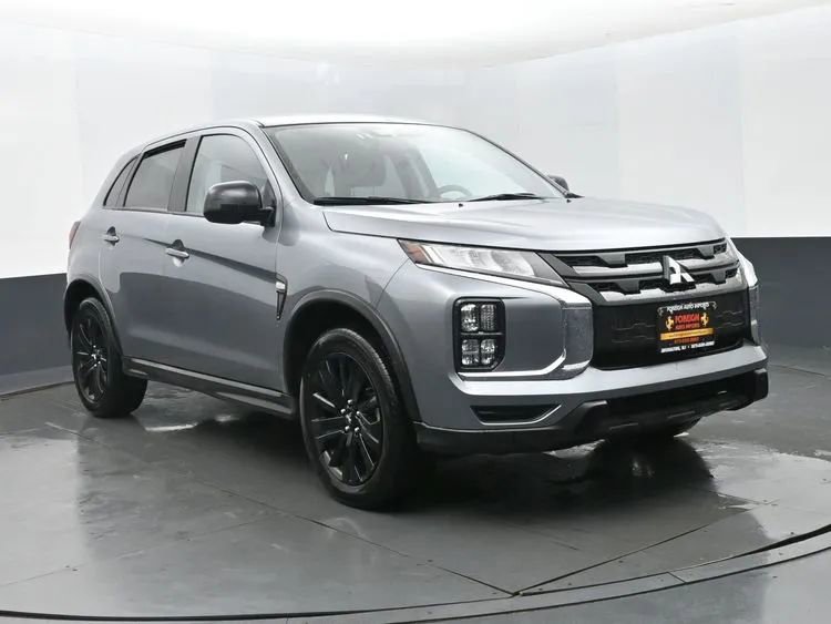 Used 2025 Mitsubishi Outlander Sport LE image 2