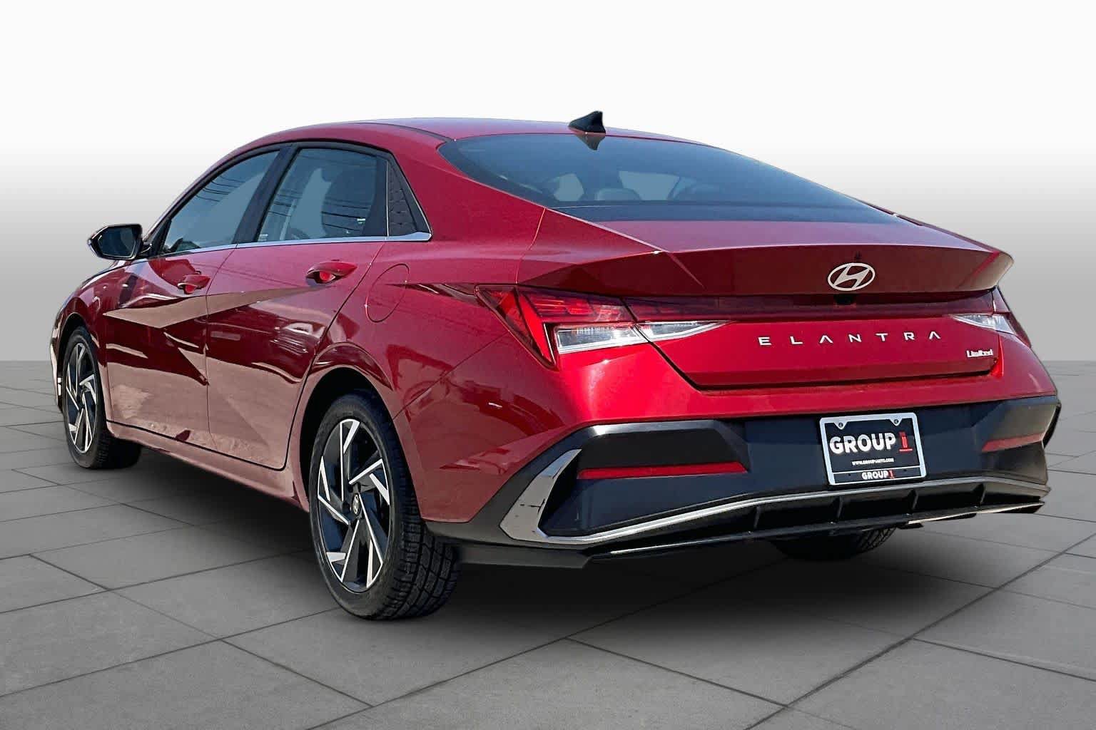 Used 2025 Hyundai Elantra Limited FWD image 11