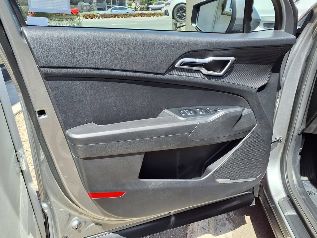 Used 2024 Kia Sportage LX AWD/4WD image 9