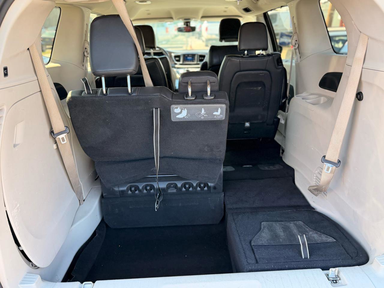 Used 2019 Chrysler Pacifica Touring-L image 22