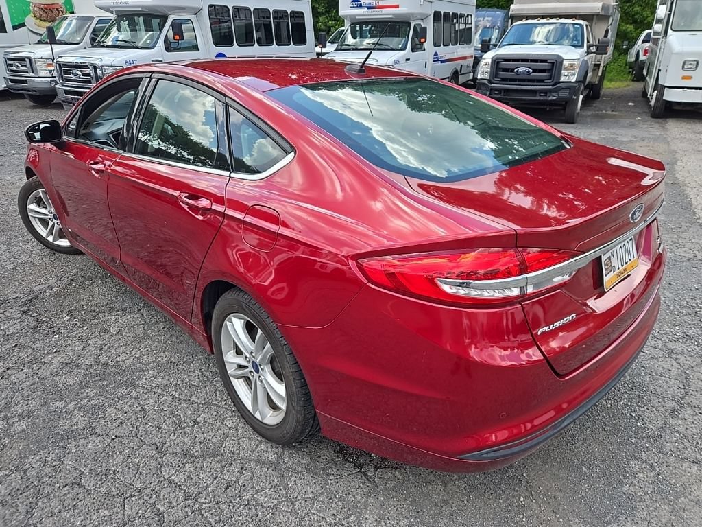 Used 2018 Ford Fusion SE w/ Fusion SE Technology Package FWD image 6