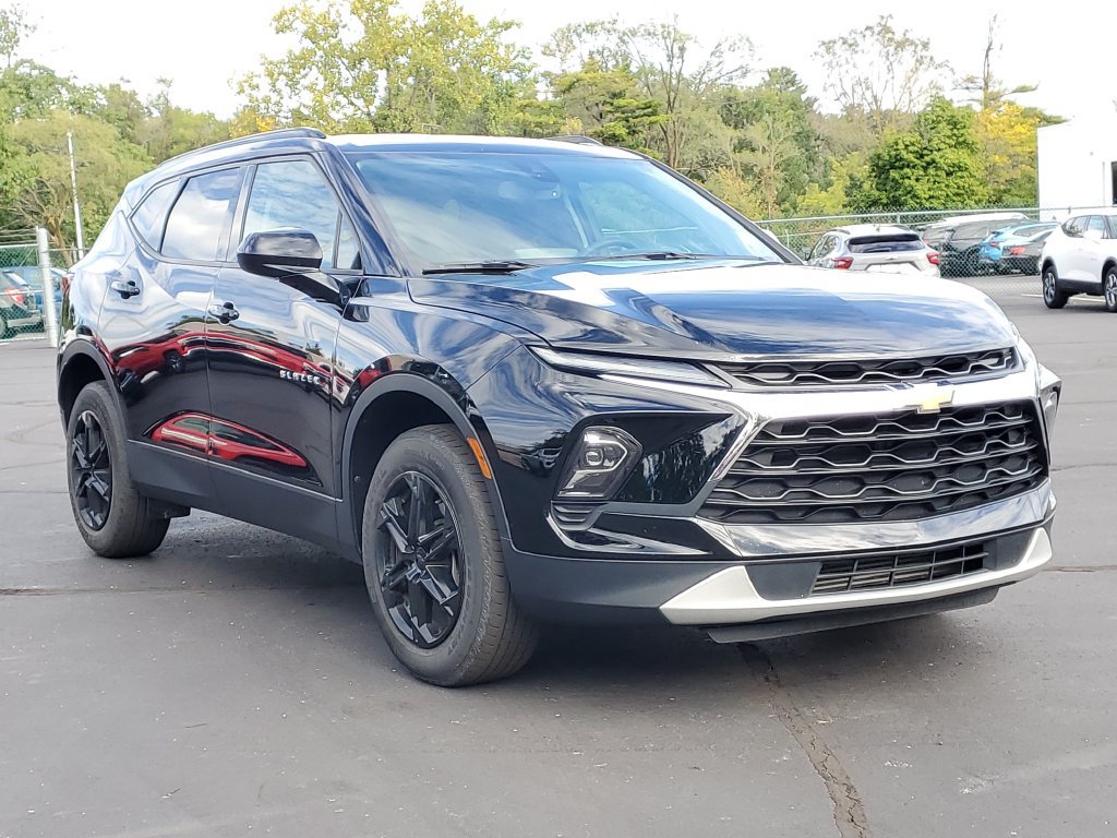 Used 2024 Chevrolet Blazer LT w/ Convenience Package FWD image 2