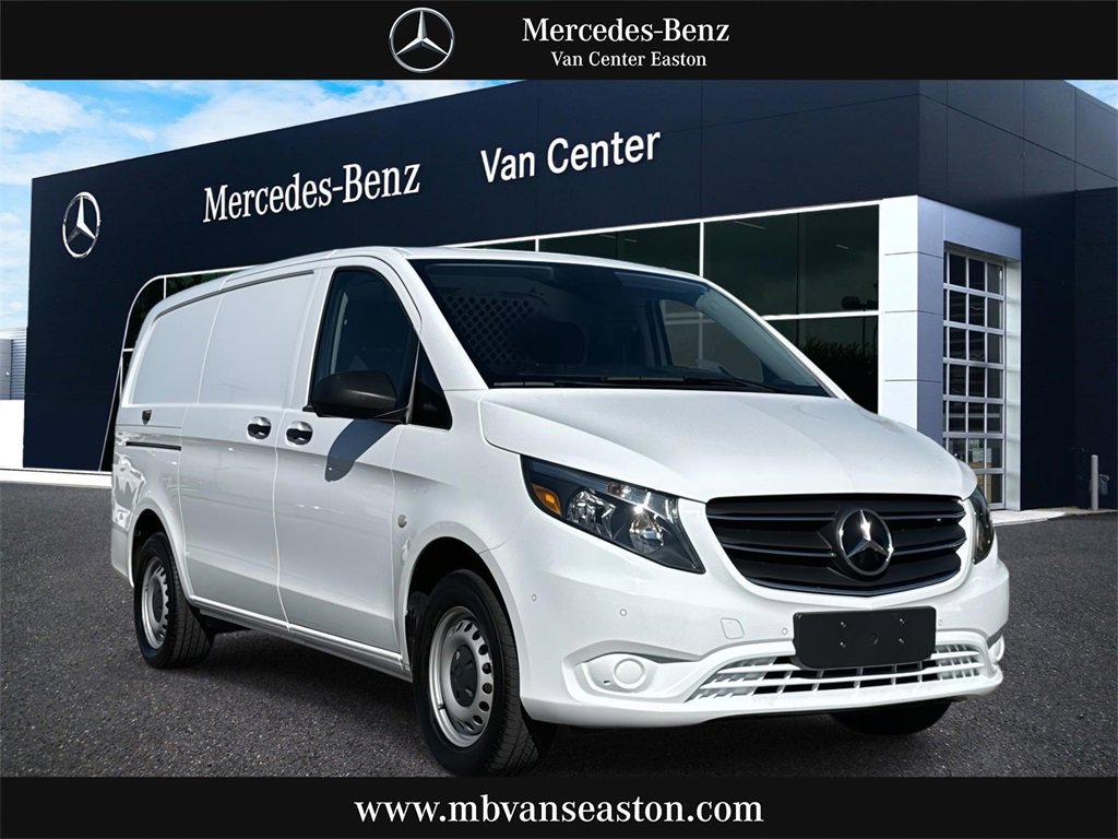 Used 2023 Mercedes-Benz Metris image 1