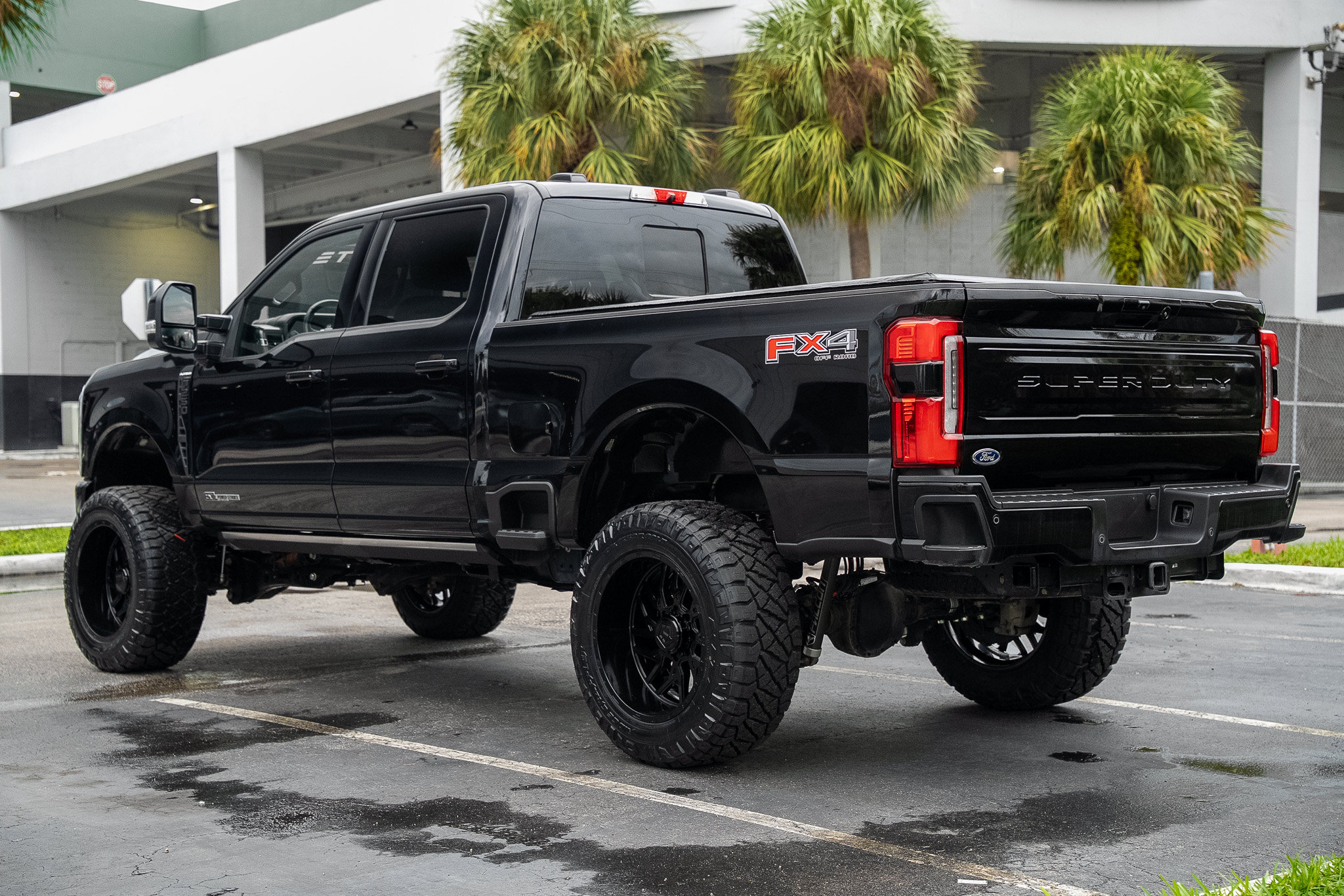 Used 2025 Ford F250 Platinum w/ FX4 Off-Road Package AWD/4WD image 19