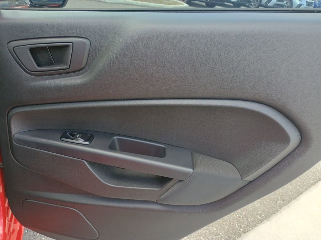 Used 2013 Ford Fiesta SE w/ Super Fuel Economy Pkg image 18
