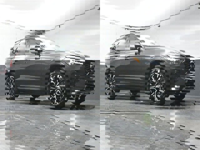 Certified 2023 Volvo XC60 B5 Plus image 40