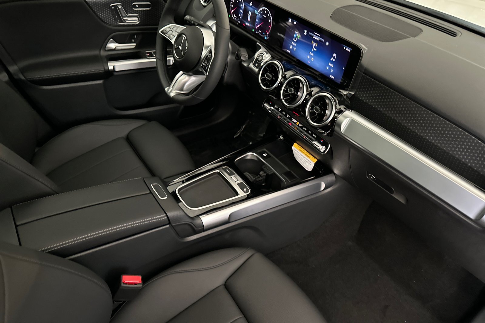 New 2025 Mercedes-Benz GLB 250 4MATIC image 15