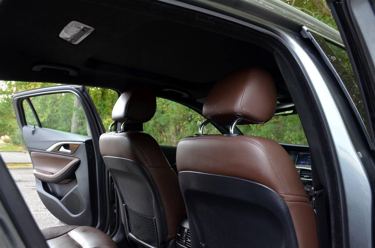 Used 2017 INFINITI QX30 Premium w/ Navigation Package AWD/4WD image 13