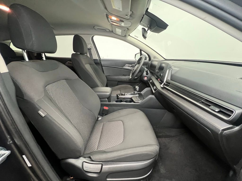 Used 2024 Kia Sportage LX image 9
