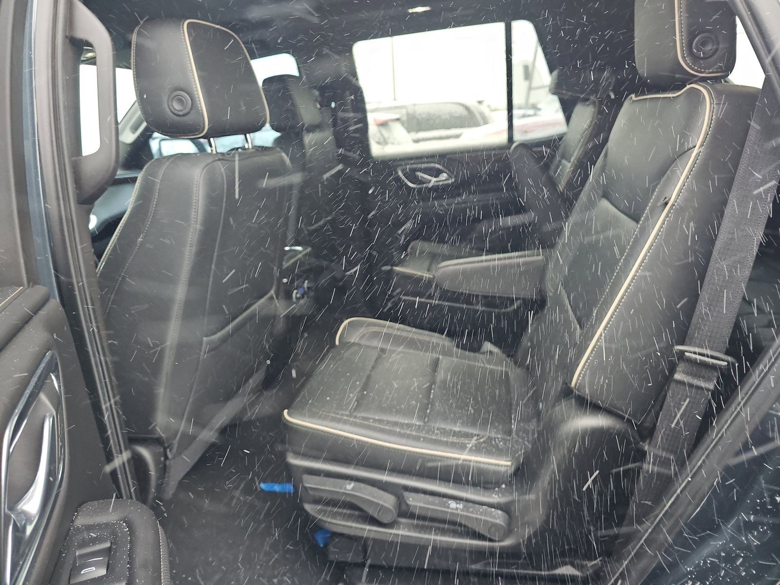 Used 2021 Chevrolet Tahoe Premier w/ Premium Package AWD/4WD image 16