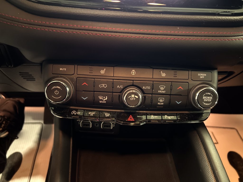Used 2025 Dodge Durango GT w/ Trailer Tow Group IV AWD/4WD image 19