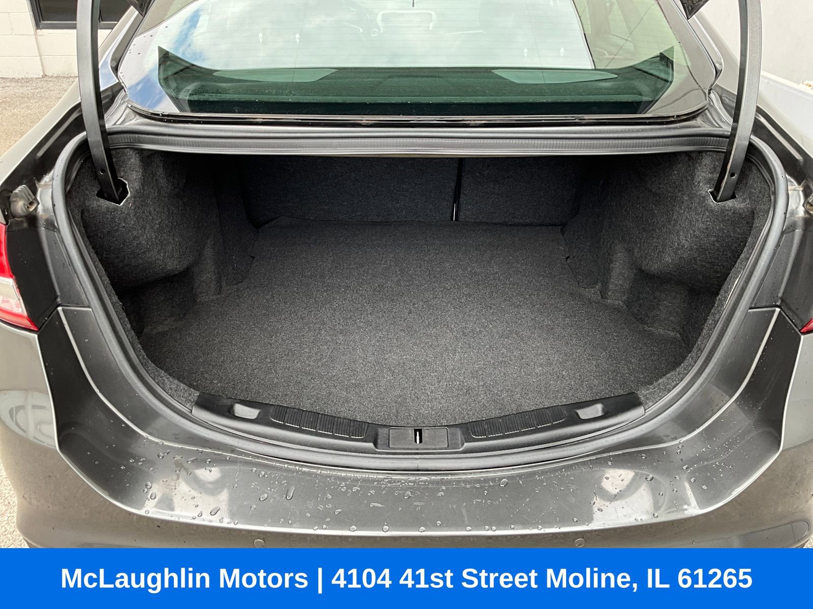 Used 2017 Ford Fusion SE w/ Fusion SE Technology Package FWD image 11