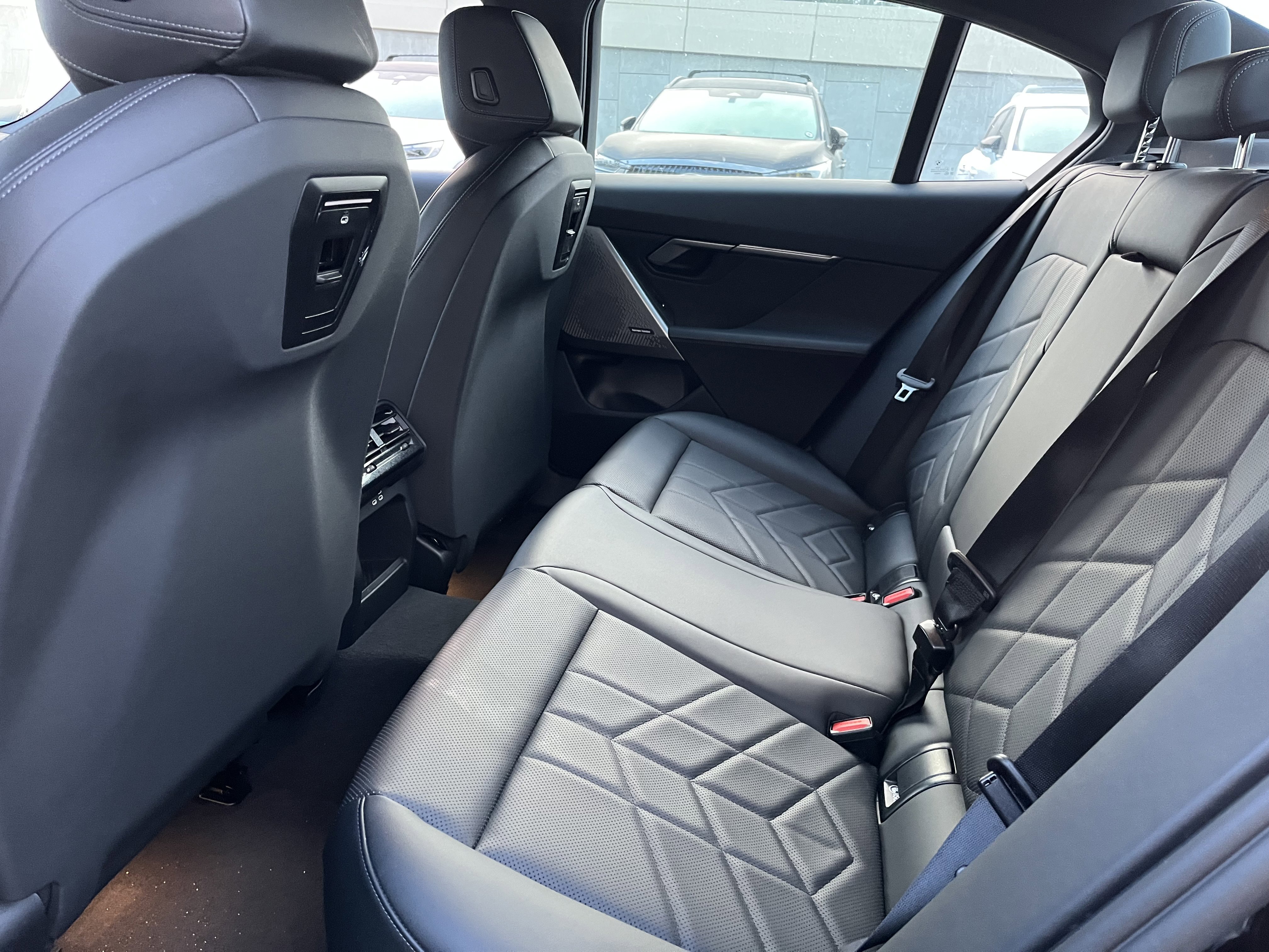 Used 2025 BMW i5 eDrive40i RWD image 16