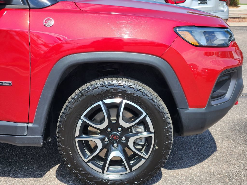 Used 2025 Jeep Compass Trailhawk AWD/4WD image 29