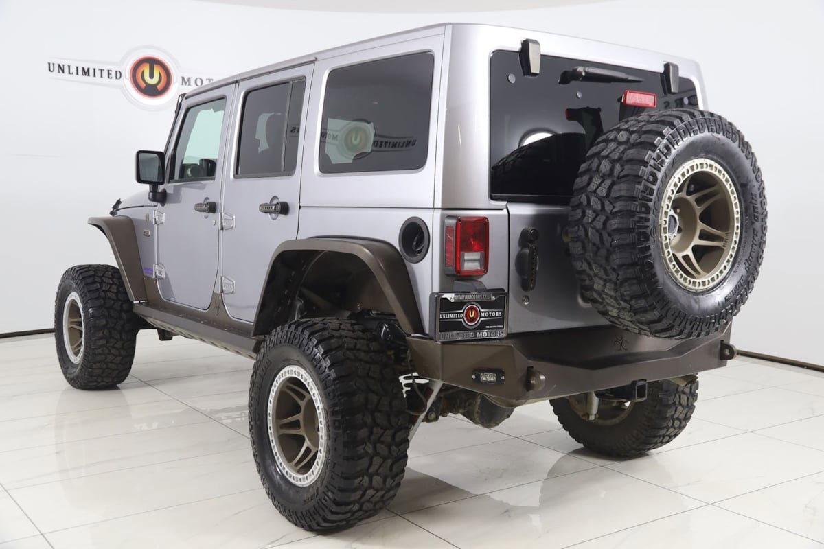 Used 2016 Jeep Wrangler Unlimited Sahara image 4