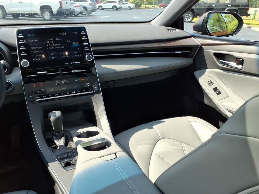 Used 2021 Toyota Avalon XLE w/ Moonroof Package FWD image 12