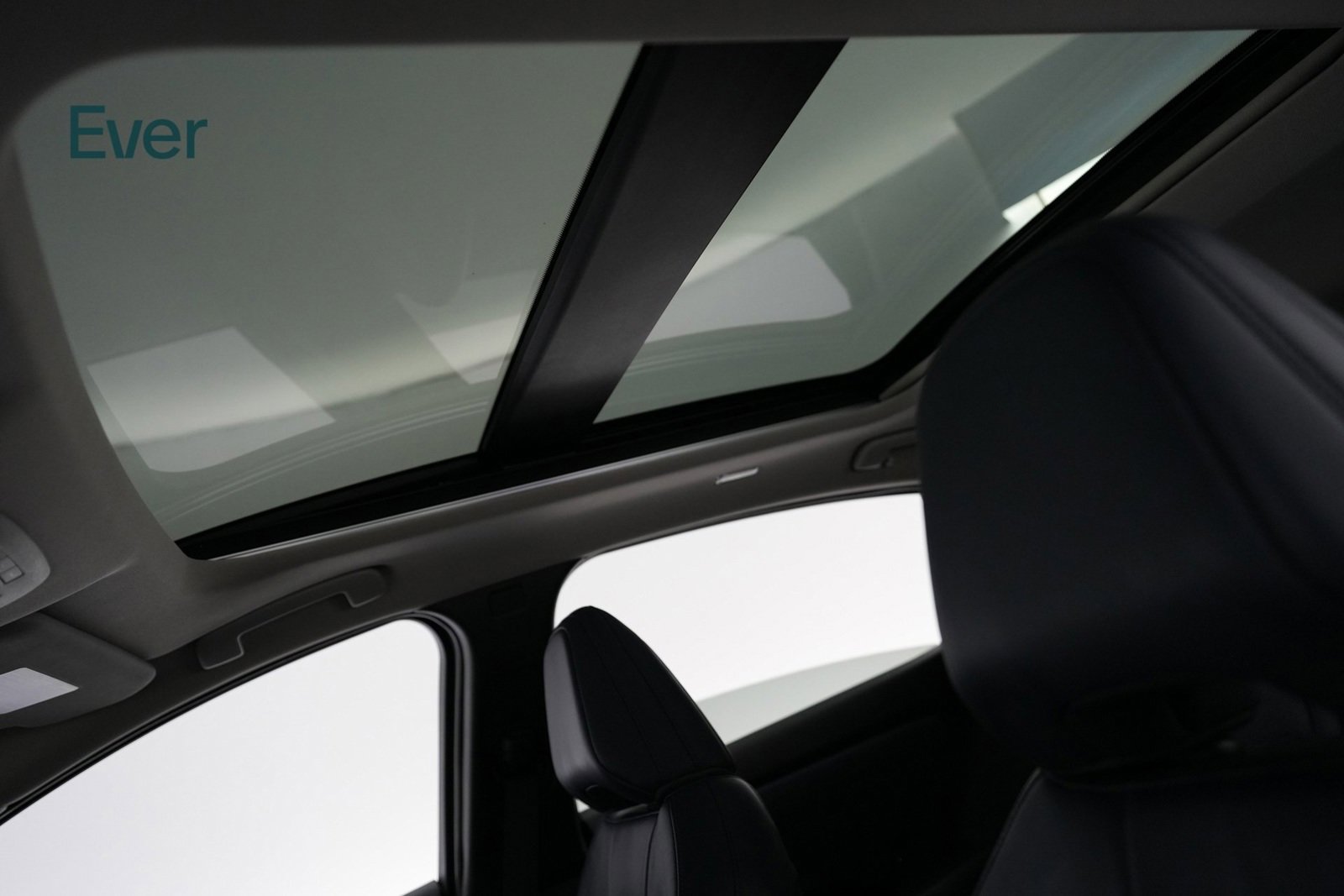 Used 2024 Nissan Ariya AWD image 22