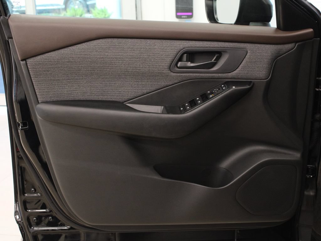 Used 2023 Nissan Rogue S FWD image 11