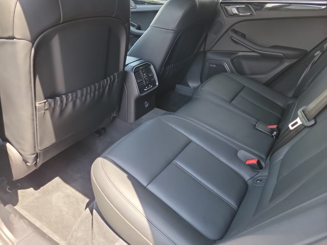 Certified 2026 Porsche Macan AWD/4WD image 19