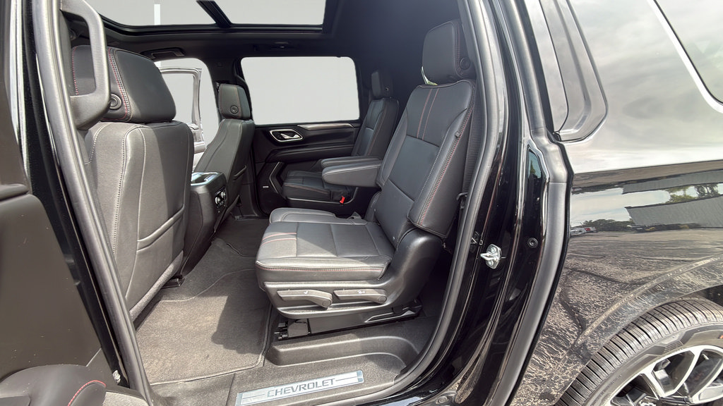 Used 2024 Chevrolet Suburban RST w/ Luxury Package AWD/4WD image 34