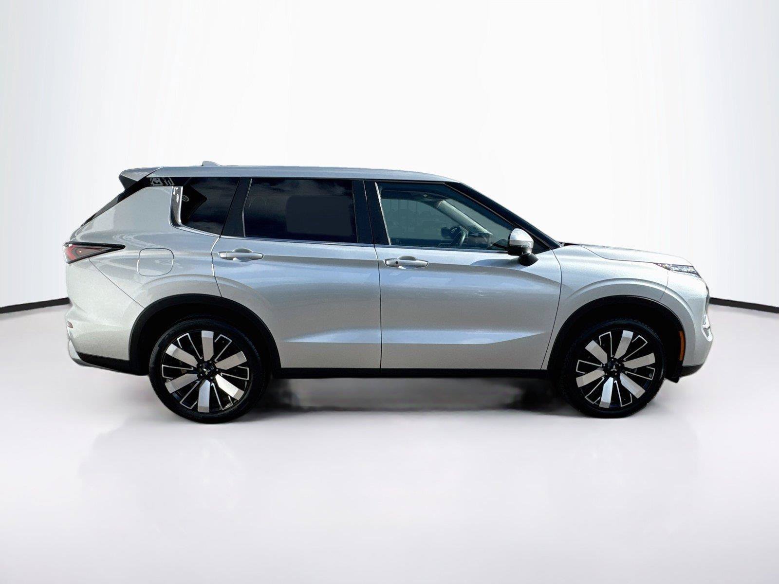 Used 2025 Mitsubishi Outlander SE AWD/4WD image 6