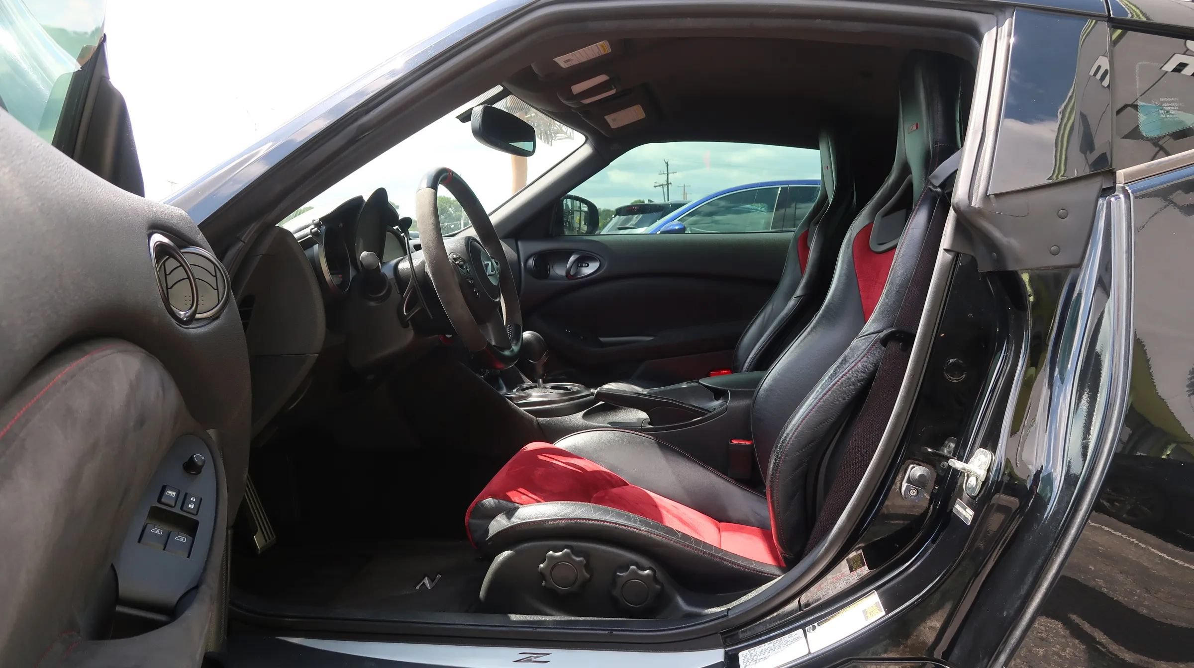 Used 2019 Nissan 370Z NISMO RWD image 15