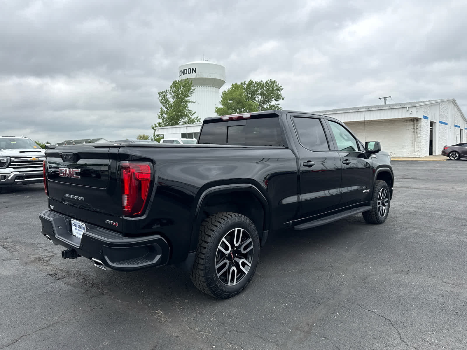 Certified 2024 GMC Sierra 1500 AT4 w/ Technology Package AWD/4WD image 5