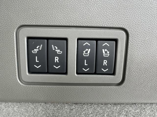 Used 2025 Cadillac XT6 Premium Luxury image 12