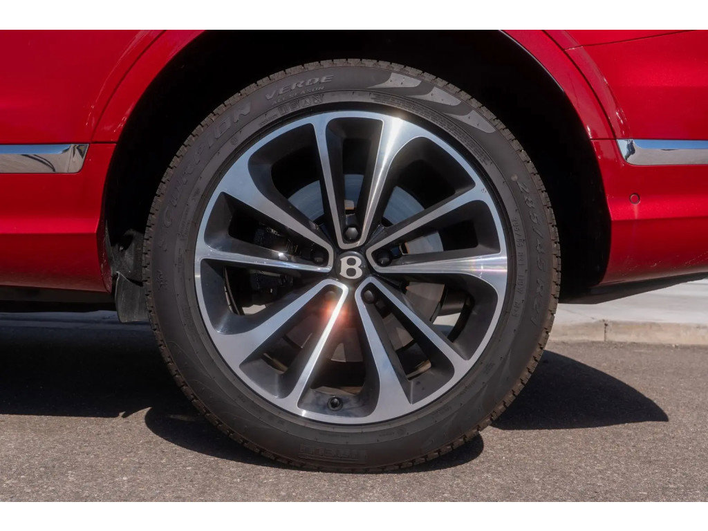 Used 2024 Bentley Bentayga Extended Wheelbase image 17
