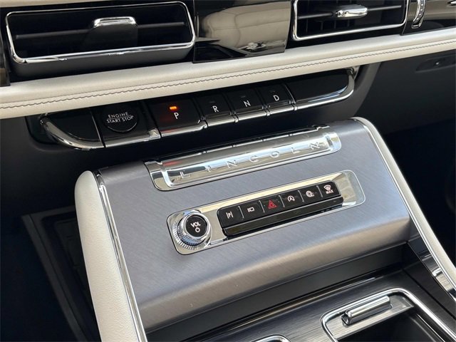 New 2025 Lincoln Aviator AWD w/ Jet Appearance Package image 31