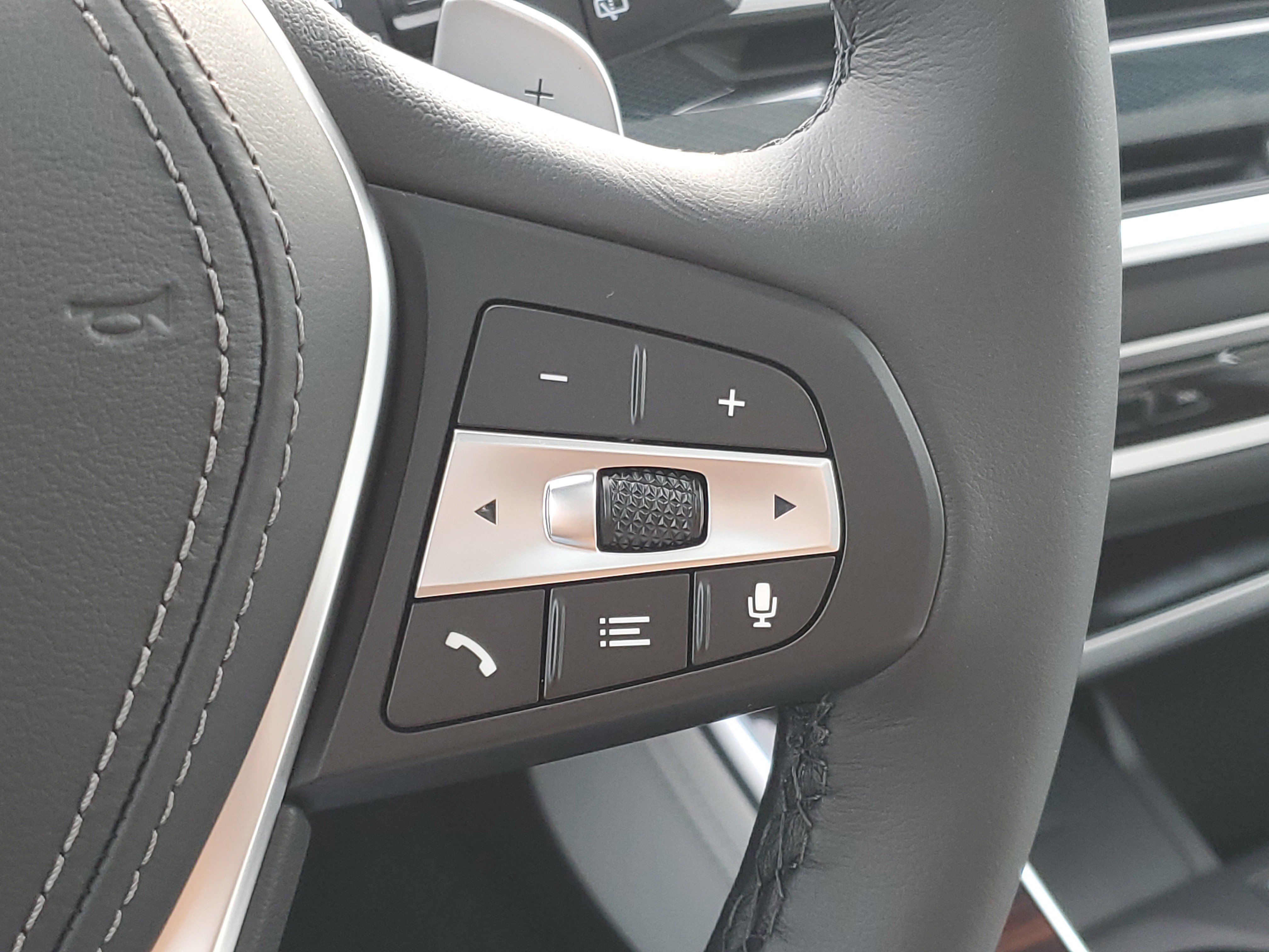 New 2026 BMW X5 xDrive50e image 13