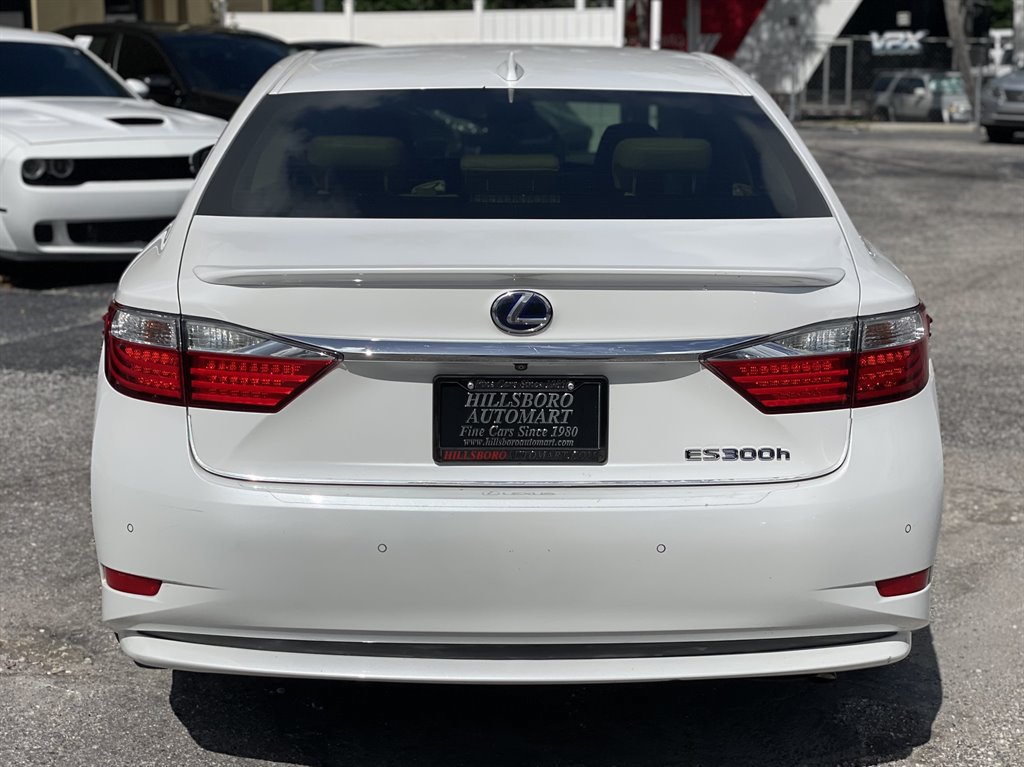Used 2015 Lexus ES 300h w/ Navigation System Package FWD image 17