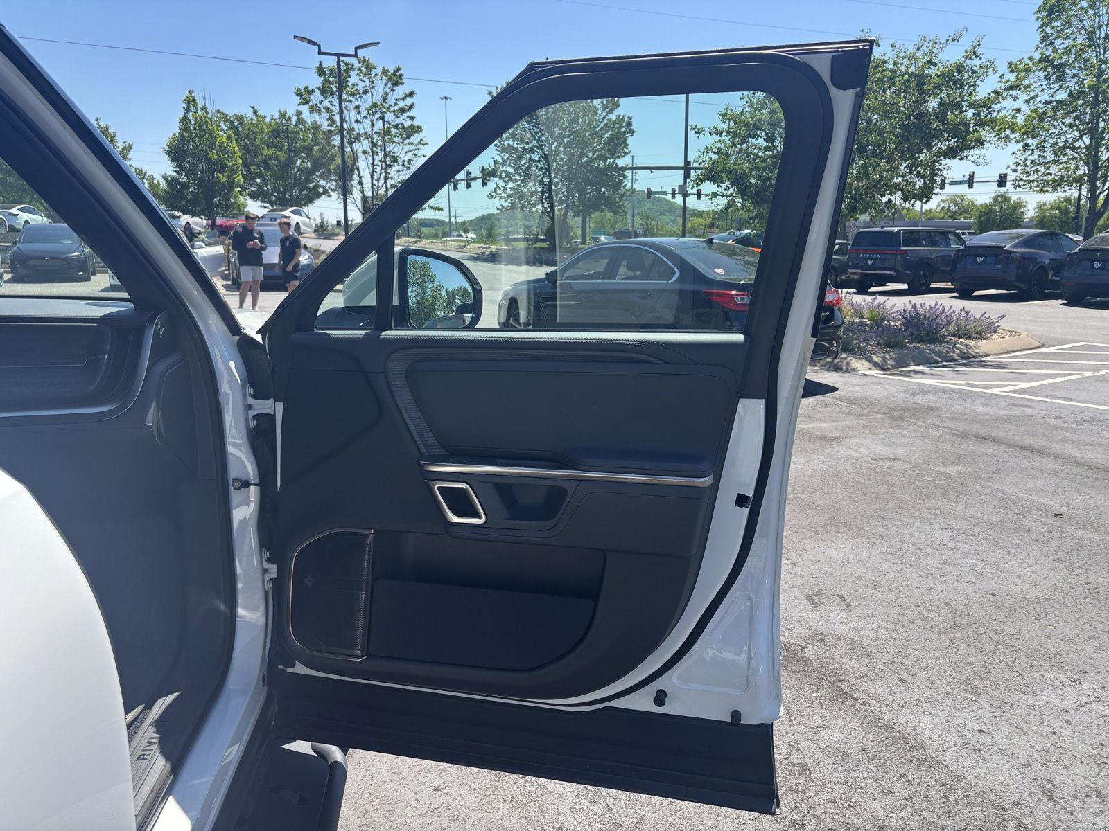 Used 2023 Rivian R1S Adventure AWD/4WD image 13