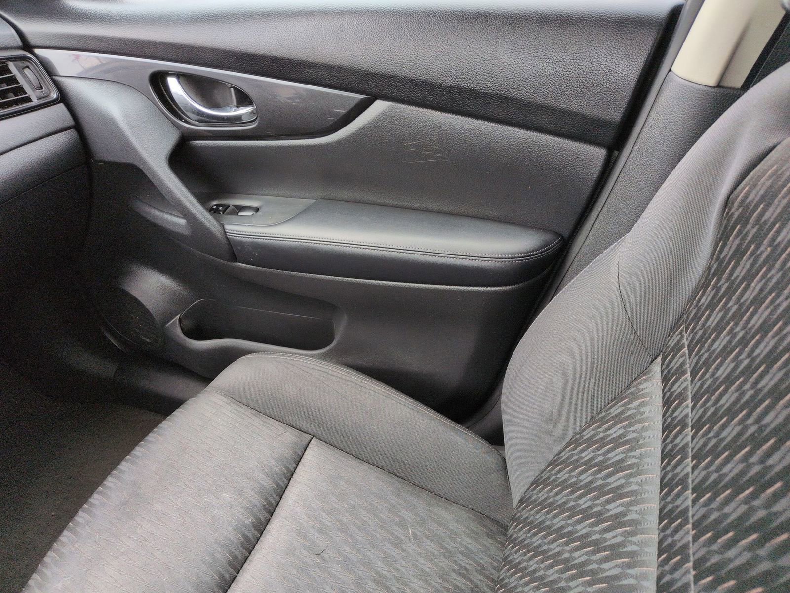 Certified 2018 Nissan Rogue SV AWD/4WD image 31