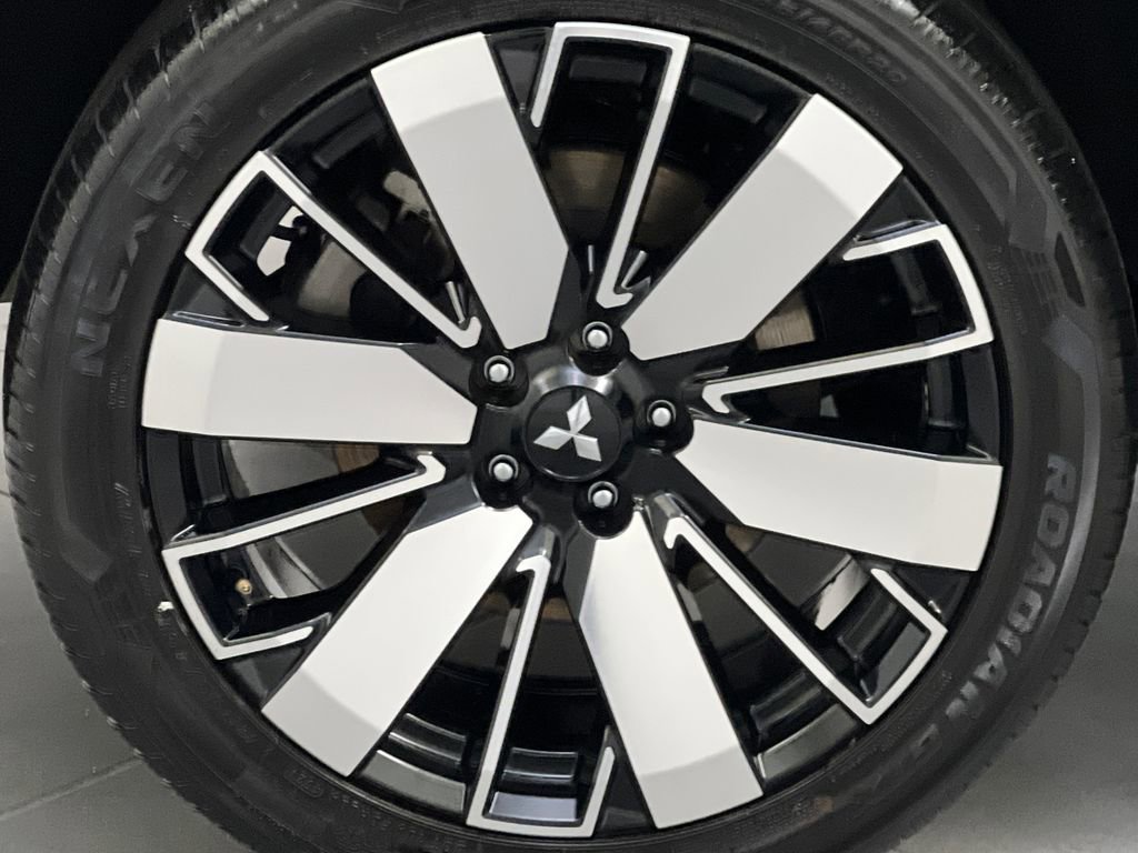 Used 2025 Mitsubishi Outlander SE image 71