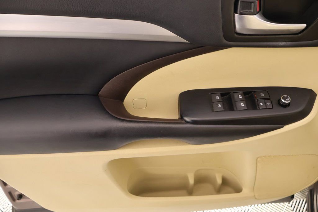 Used 2019 Toyota Highlander XLE image 17