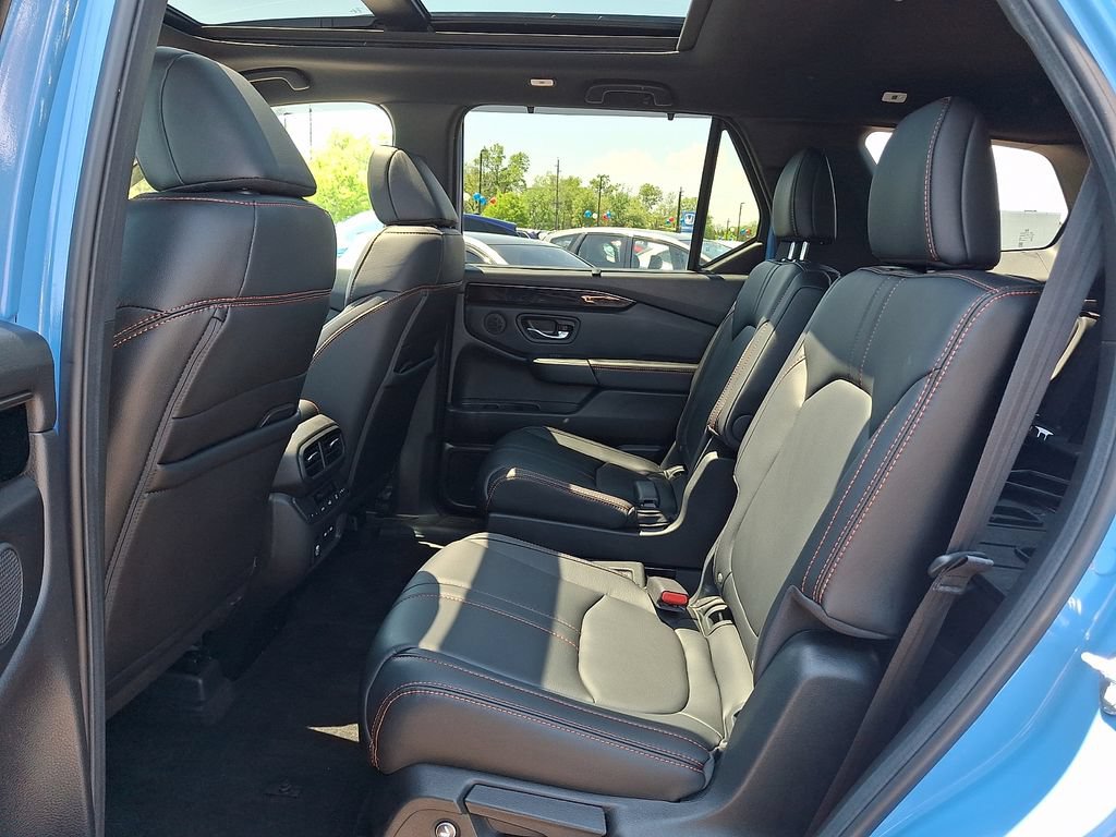 Used 2025 Honda Pilot TrailSport image 10