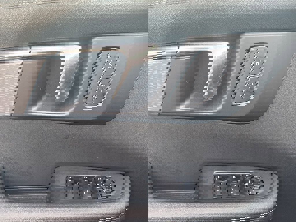 Used 2025 Buick Enclave Preferred image 18