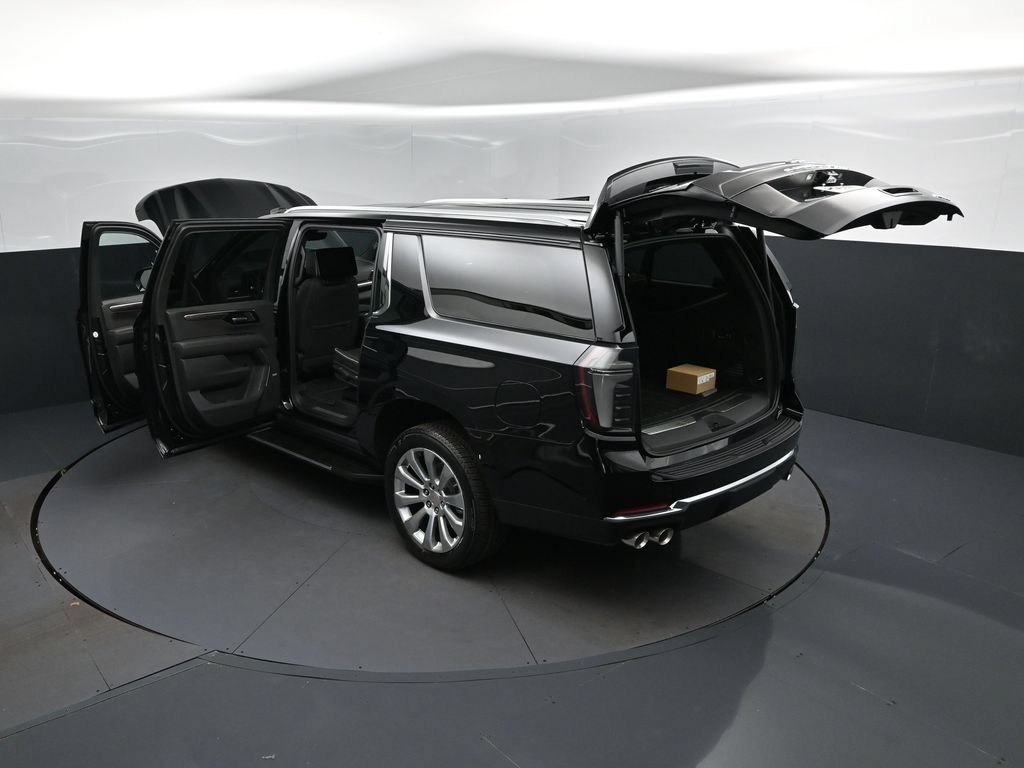 New 2026 Chevrolet Suburban Premier RWD image 2