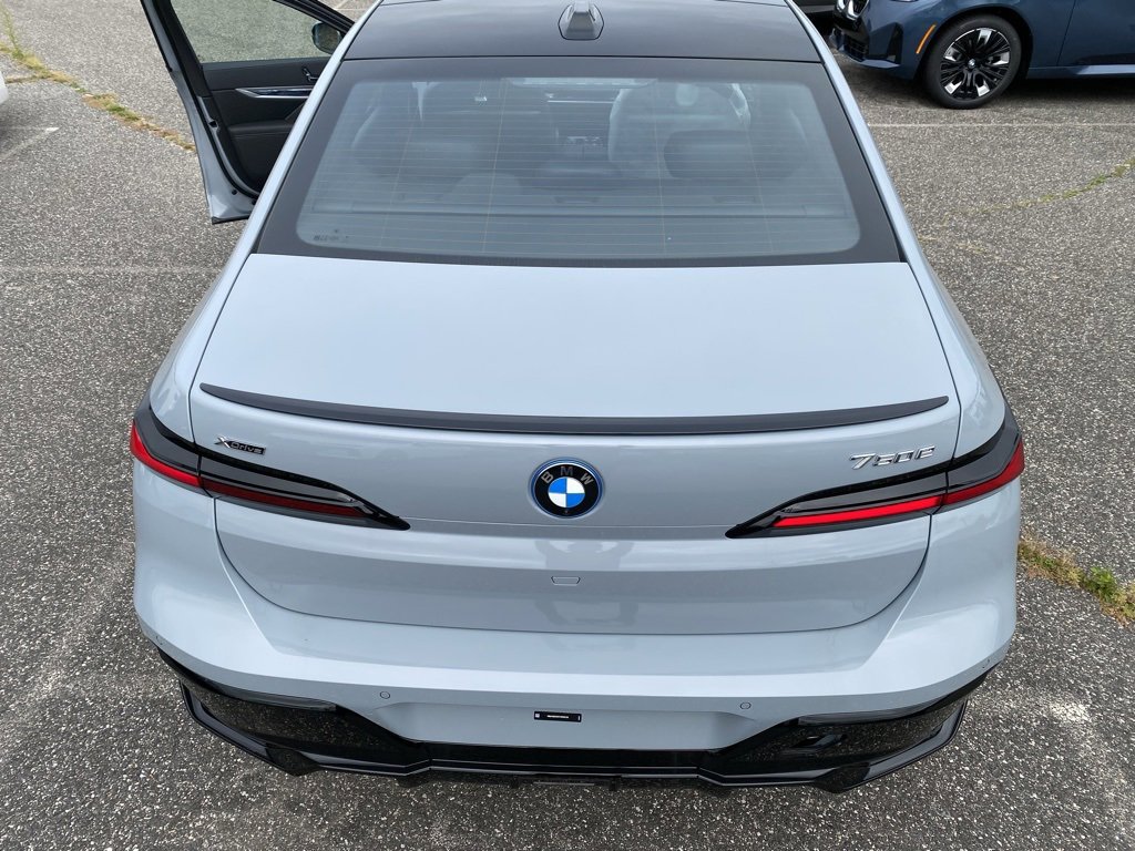 New 2026 BMW 750e xDrive w/ Executive Package image 4