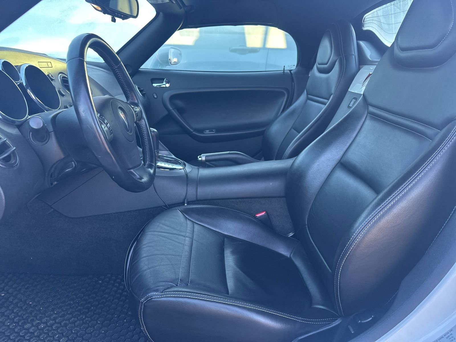 Used 2008 Pontiac Solstice Convertible w/ Premium Package image 8