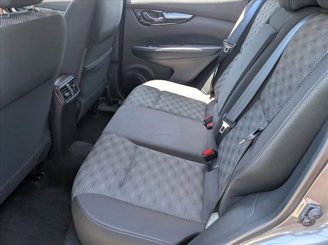 Used 2018 Nissan Rogue Sport SV AWD/4WD image 18
