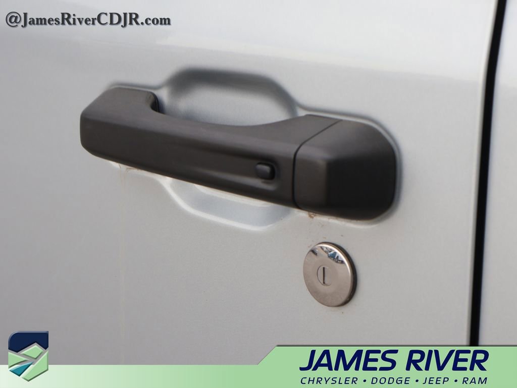 Used 2023 Jeep Gladiator Rubicon w/ Cold Weather Group image 19