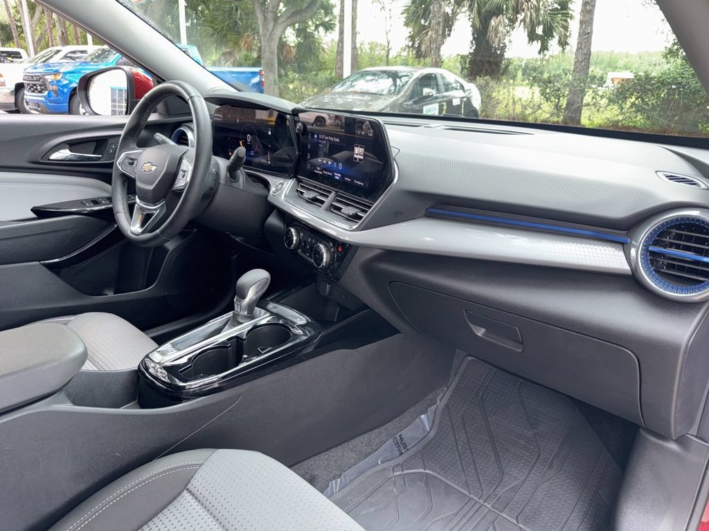 Used 2024 Chevrolet Trax LT w/ LT Convenience Package FWD image 20