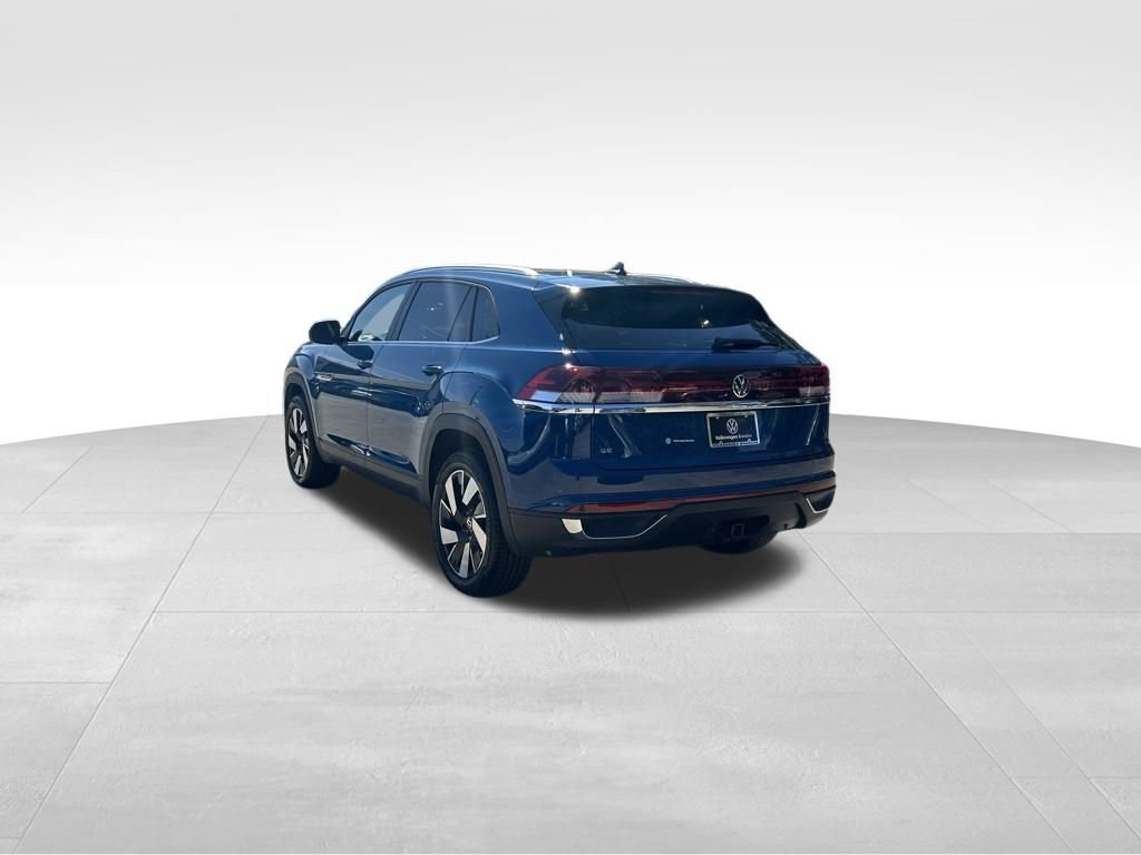 Used 2025 Volkswagen Atlas Cross Sport SE w/ Panoramic Sunroof Package image 3