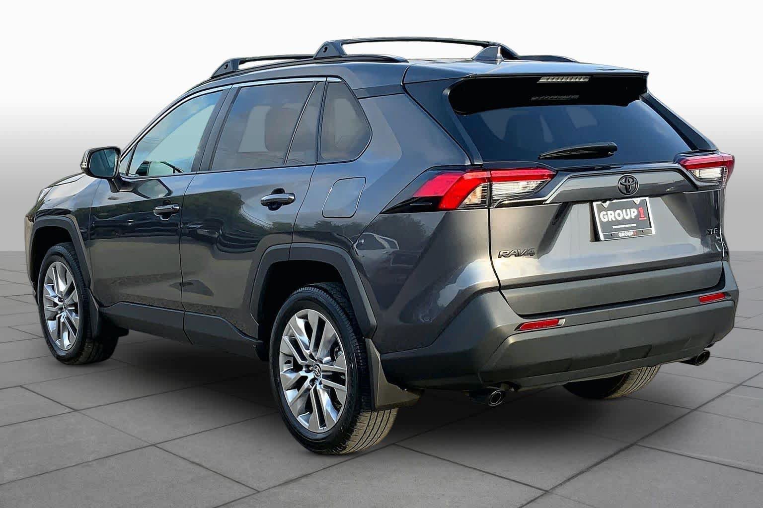 Used 2022 Toyota RAV4 XLE Premium FWD image 12